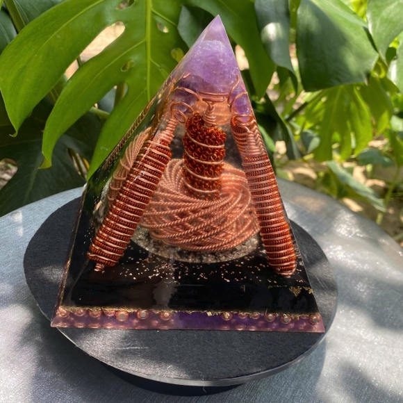 Tensor Pyramid with amethyst