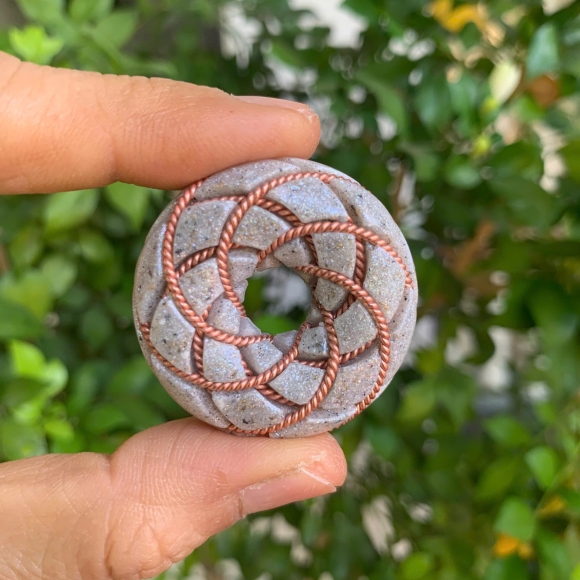Mặt dây đeo cổ Torus Orgonite Tesla 369