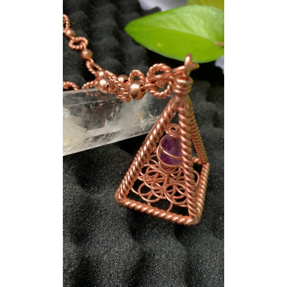 Mặt dây đeo cổ kim tự tháp Nubia