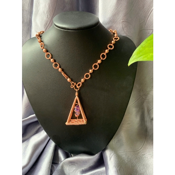 Mặt dây đeo cổ kim tự tháp Nubia